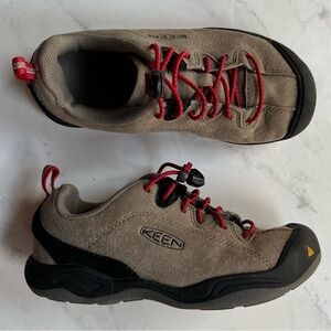 Keen • 1 • Kids No Lace Slip On Shoe